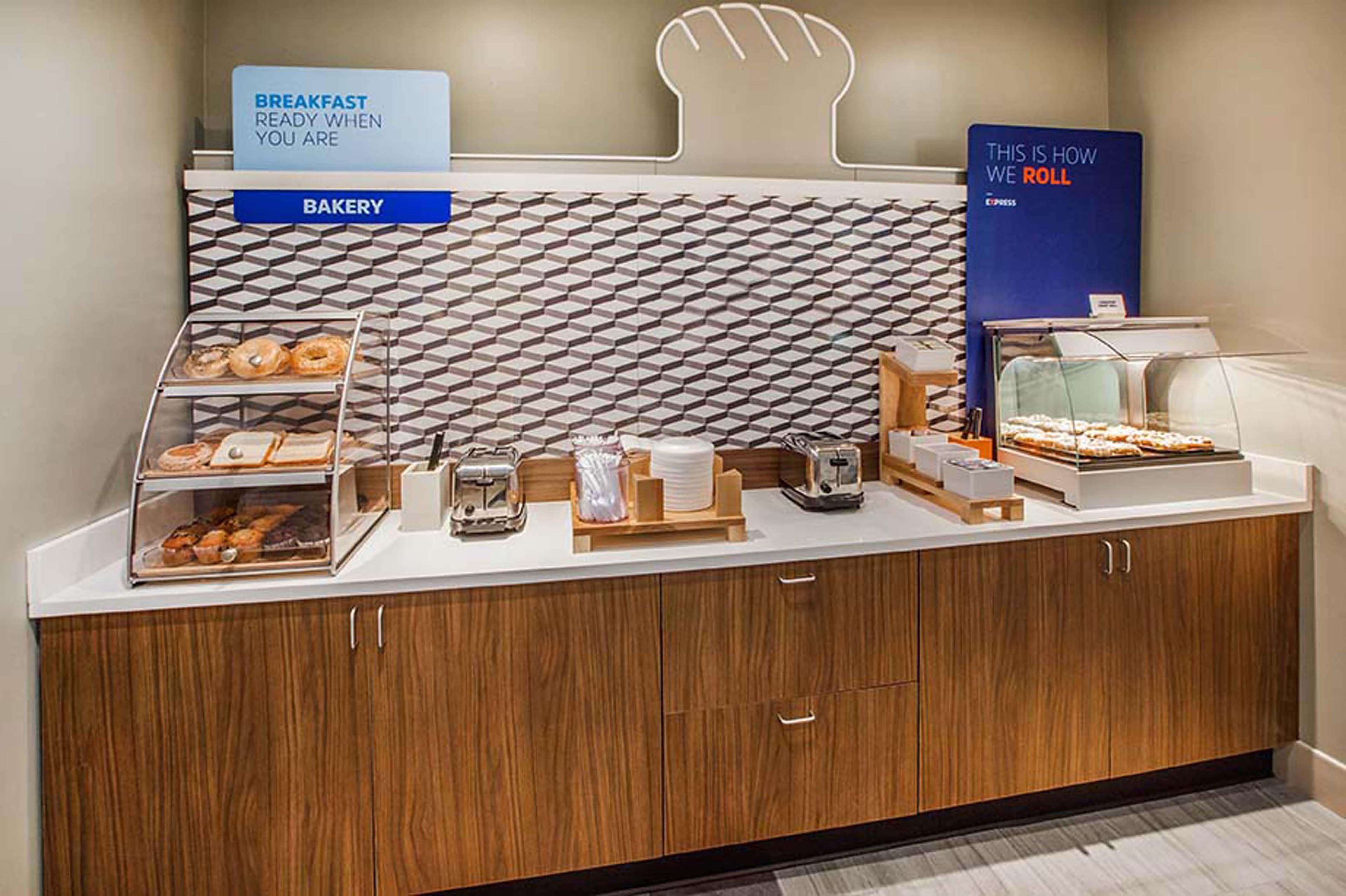 Holiday Inn Express Corning By Ihg Екстер'єр фото