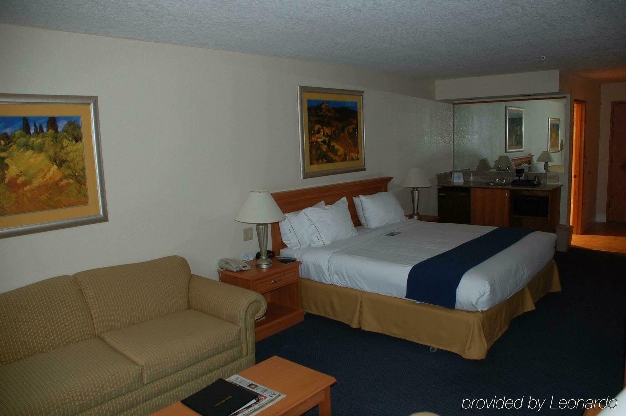 Holiday Inn Express Corning By Ihg Екстер'єр фото